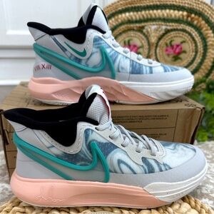 New Nike Youth Kyrie Irving 8 Go (PS) Sneakers Size 1.5 Youth New in Box